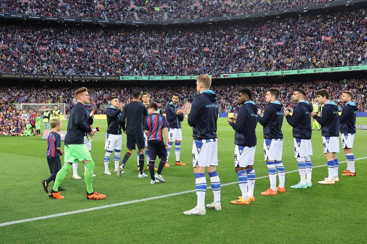 Barcelona celebra el título de campeón de LaLiga: pasillo, “nuevo” mediocampista y Busquets lideró la fiesta