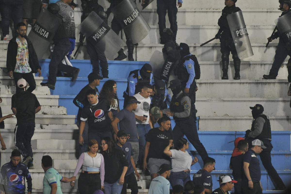 Tremendos huecos: ¡los severos daños que sufre la costosa cancha del Estadio Nacional por quema de pólvora!