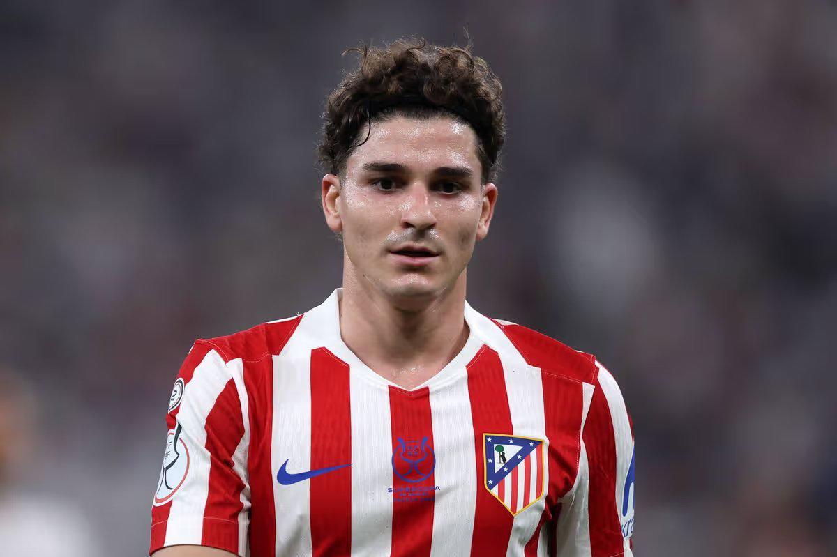 Julián Álvarez toma decisión y gigante de Europa ofrece 145 millones: duro golpe para Barcelona y PSG