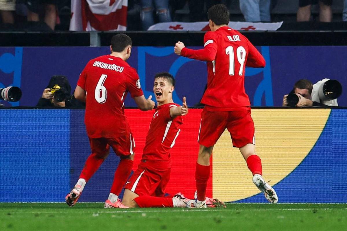 Arda Güler brilló en la Eurocopa y hermosas turcas montan una fiesta luego del triunfo ante Georgia