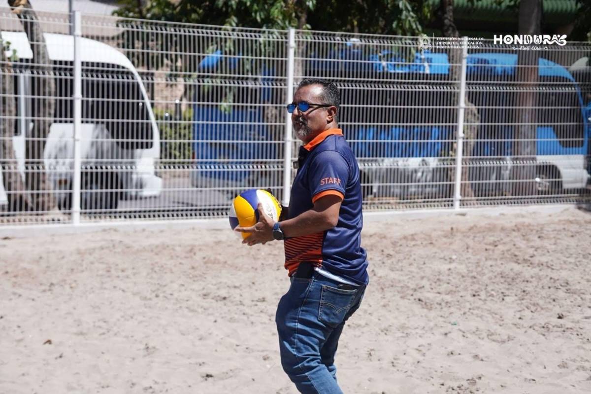 Villa Olímpica luce renovada: CONDEPOR mejora cancha de voleibol de playa