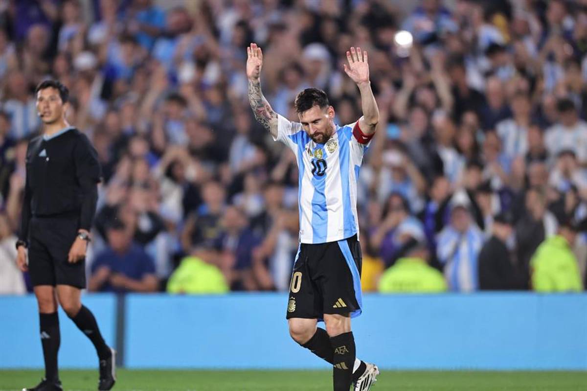 El famoso streamer que logró su foto con Messi y el chico de 20 años que debutó con Argentina y sorprendió a Leo ante Bolivia