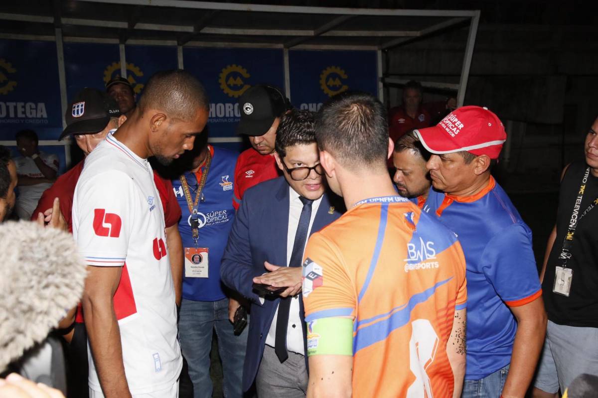 Bengston enfurecido, Troglio con dardazo y la decisión que tomó Olimpia: lo que pasó tras el apagón en Choluteca