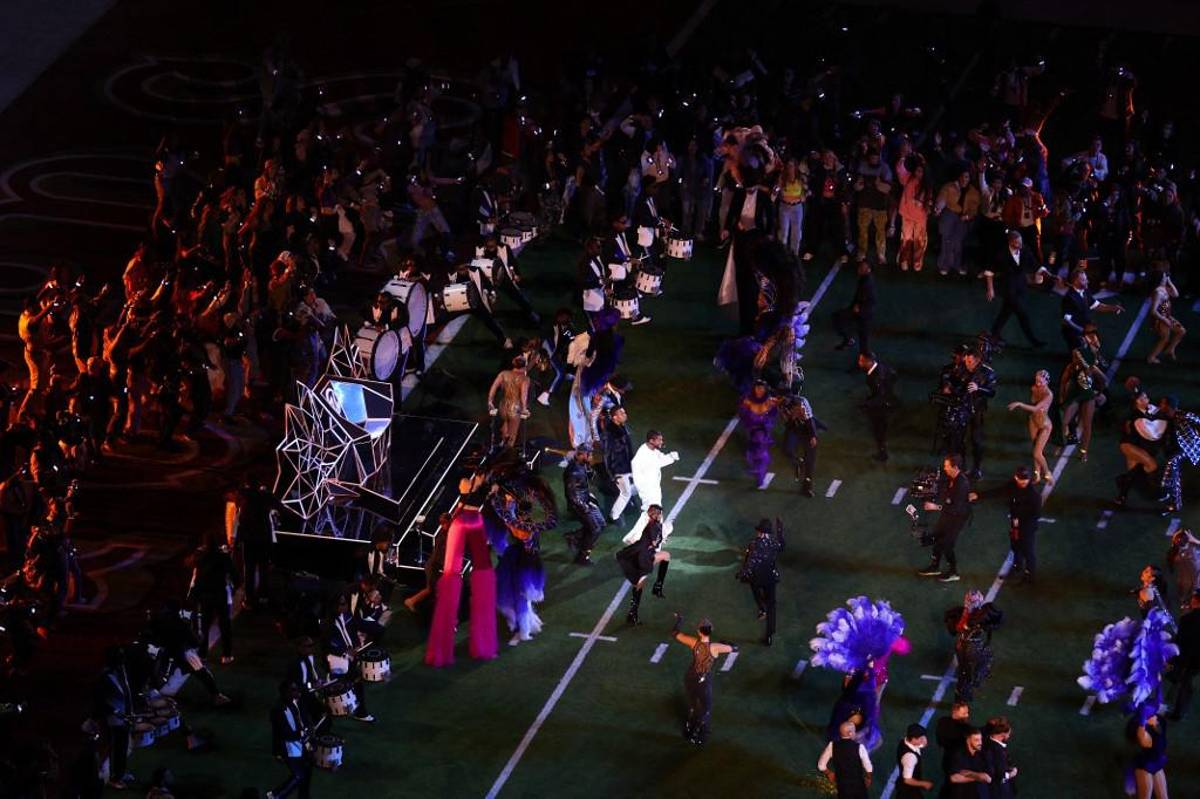 FOTOS: Usher y su espectacular ‘half-time show’ en el Super Bowl; los invitados estrellas y el regalo especial