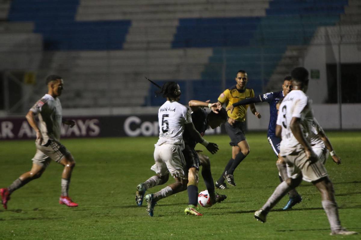 Cibao FC y su público trajeron salsa, bachata y merengue, pero en la cancha Motagua bailó sus goles al ritmo punta