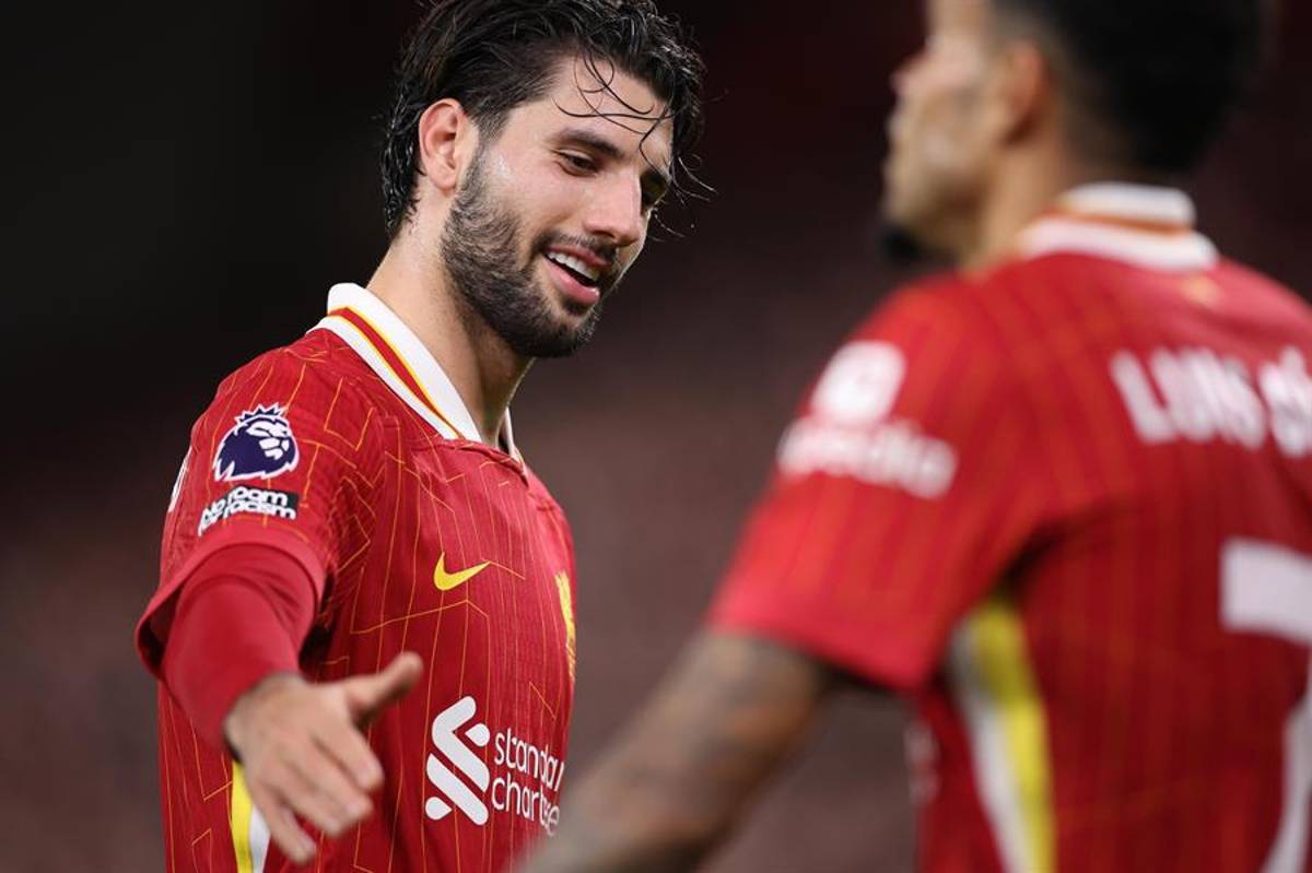 El polémico gesto de Pep Guardiola a los aficionados del Liverpool tras la derrota del Manchester City ¿Qué le cantaron?