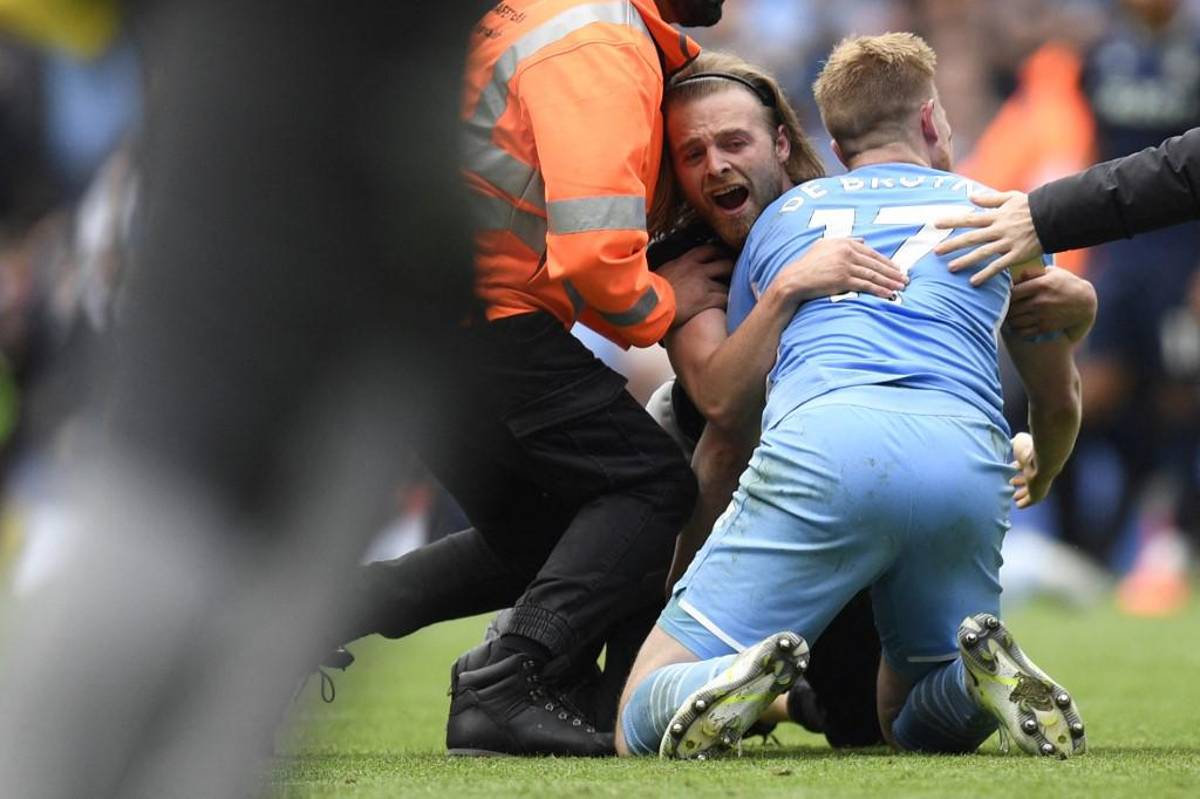 Así se festeja una Premier League: Guardiola llora y la tremenda locura en el City tras conseguir el título