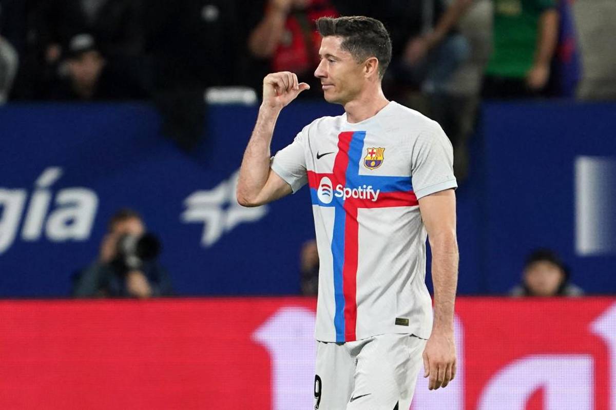 FOTOS: ¿Qué le dijo al árbitro? Piqué termina de la peor forma su carrera, feo gesto de Lewandowski y éxtasis de Xavi en la remontada de Barcelona