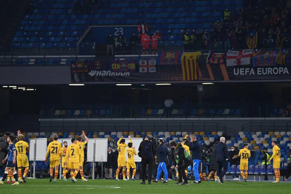 Piqué se disfraza de ‘9’, el mensaje por el conflicto Rusia-Ucrania y Puyol sorprende con su revelación en el Barcelona-Napoli