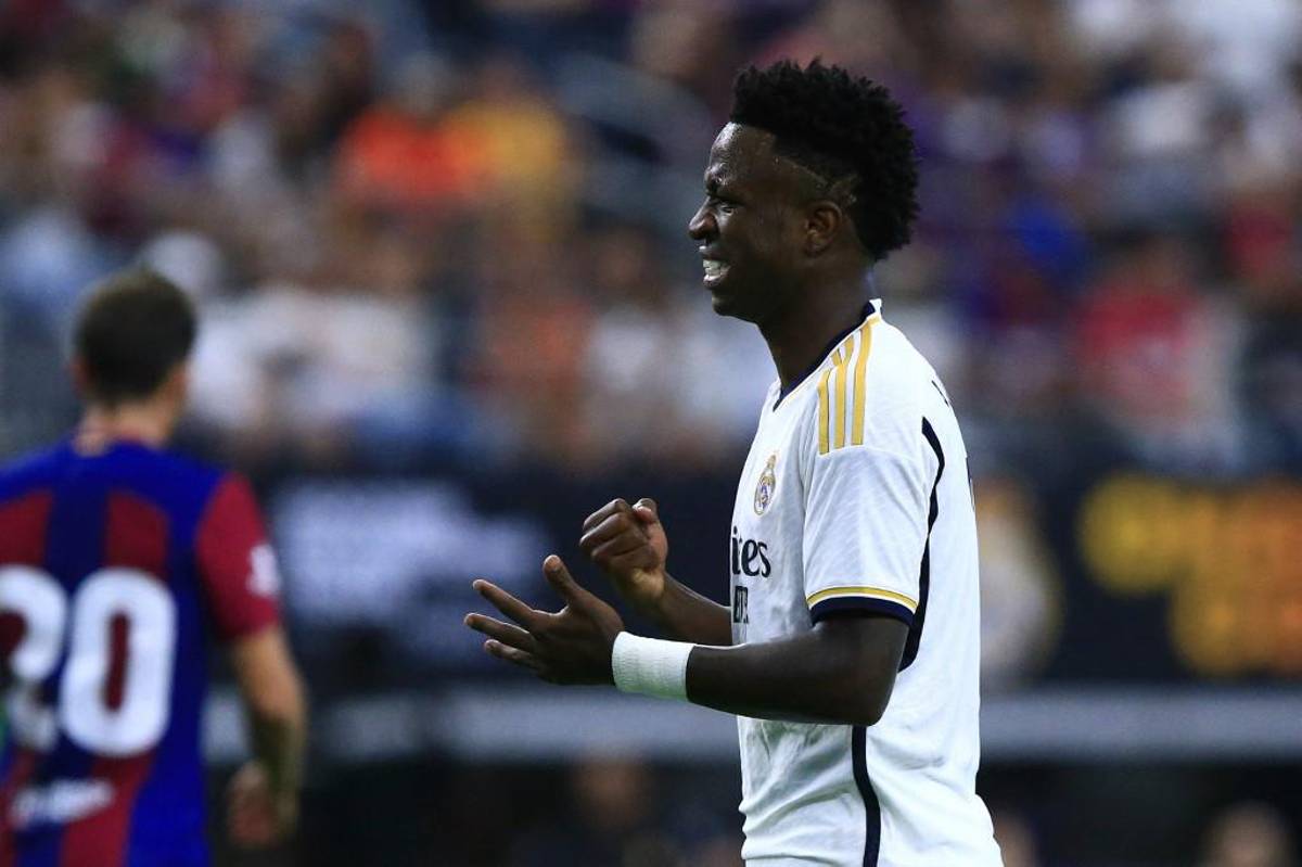 La agresión de Araújo a Vinicius, las cuatro víctimas del Clásico y la frustración de Ancelotti tras ser goleado por Barcelona