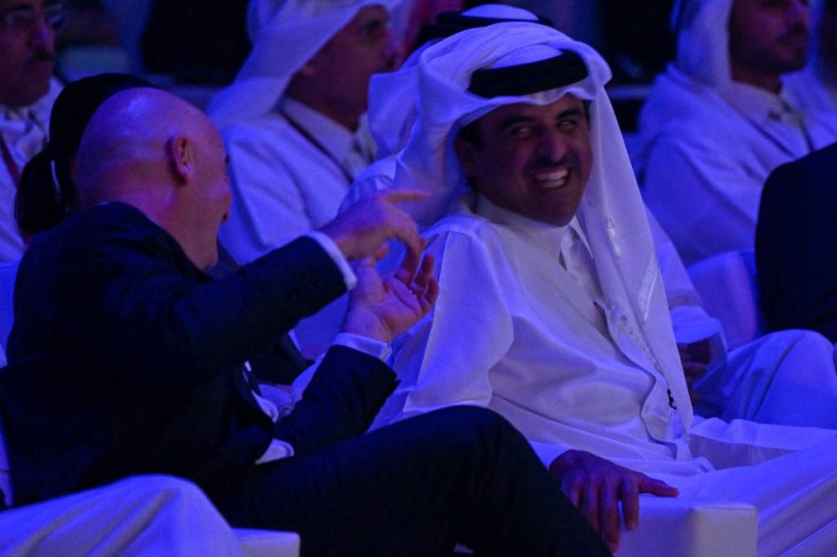 Así fue captado el Emir de Qatar y dueño del PSG y la promesa de Infantino en el sorteo del Mundial 2022