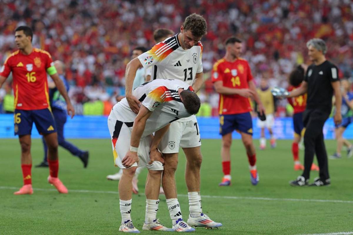 Kroos se cargó a Pedri en su último partido: duras imágenes de la eliminación de Alemania ante España en la Eurocopa