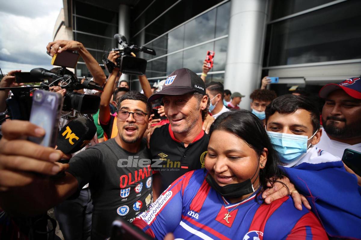 La llegada triunfal del campeón Olimpia a Honduras: La locura del ‘Patón’, el recibimiento a Bengtson y ¿quién bajó la copa?