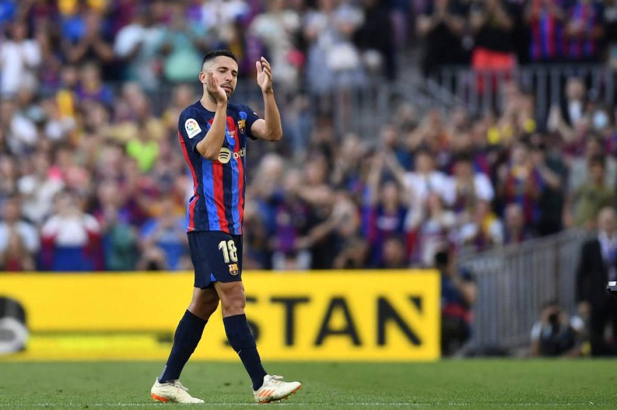 La dura despedida de Busquets y Alba; el nuevo capitán del Barcelona y el que terminó festejando en muletas