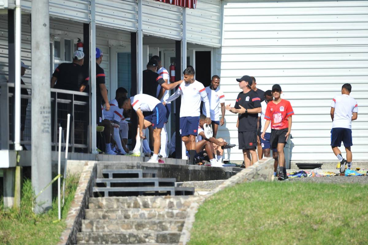 Patón Mejía llegó a despedirse: Así fue el entrenamiento del Olimpia sin una de sus figuras, ¿Qué hizo Troglio?