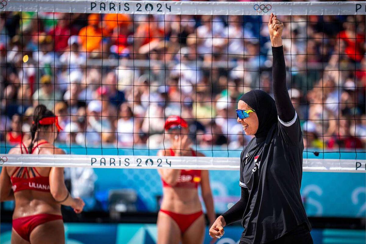 El llamativo contraste de la vestimenta en el voleibol de playa en los Juegos Olímpicos París 2024