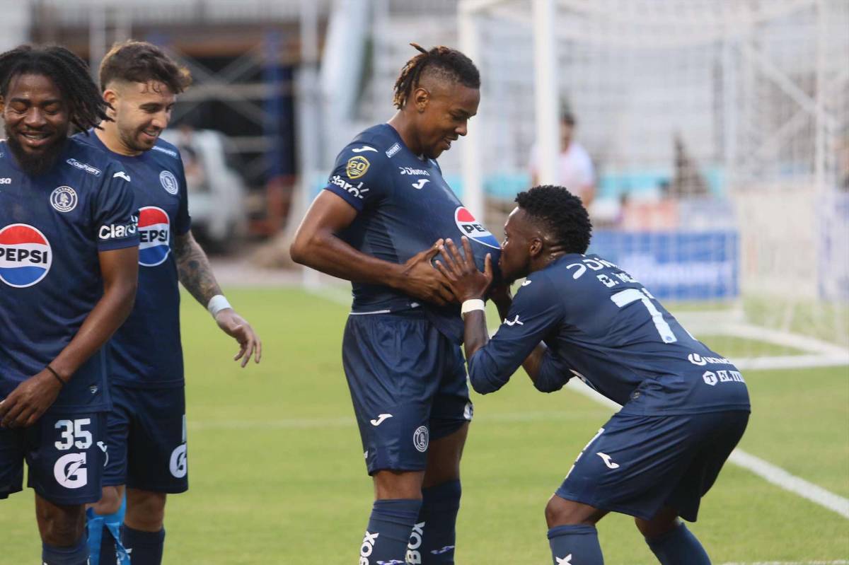 La sexy presentadora de deportes que hará papá a futbolista de Motagua ¿Quién dio el primer paso para conocerse?