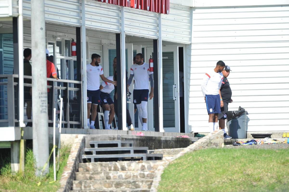 Patón Mejía llegó a despedirse: Así fue el entrenamiento del Olimpia sin una de sus figuras, ¿Qué hizo Troglio?