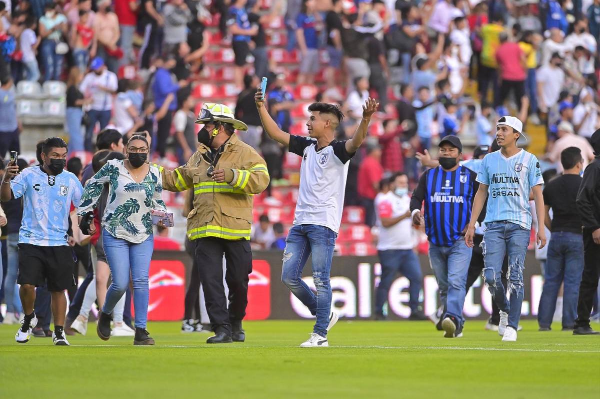 Tragedia en México: Así fue la impactante pelea entre barras de Querétaro y Atlas que dejó más de 17 muertos