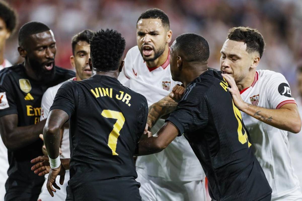 Vinicius explota contra el Sevilla por otro episodio racista y la decisión del club con un aficionado que atacó al brasileño