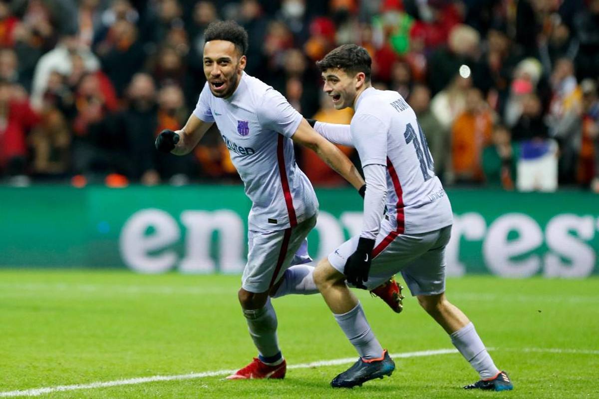 Pedri los dejó sembrados y ex del Barça en las gradas: así silenció el equipo de Xavi el infierno turco en la Europa League