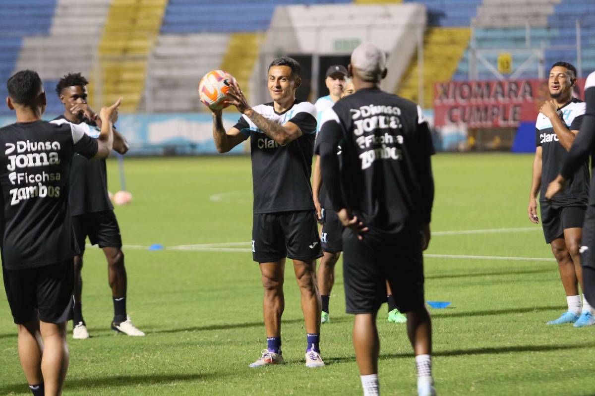 Honduras entrena en Tegucigalpa y viajará sin cuatro legionarios ¿Cuántos millones es la inversión en los vuelos chárter?