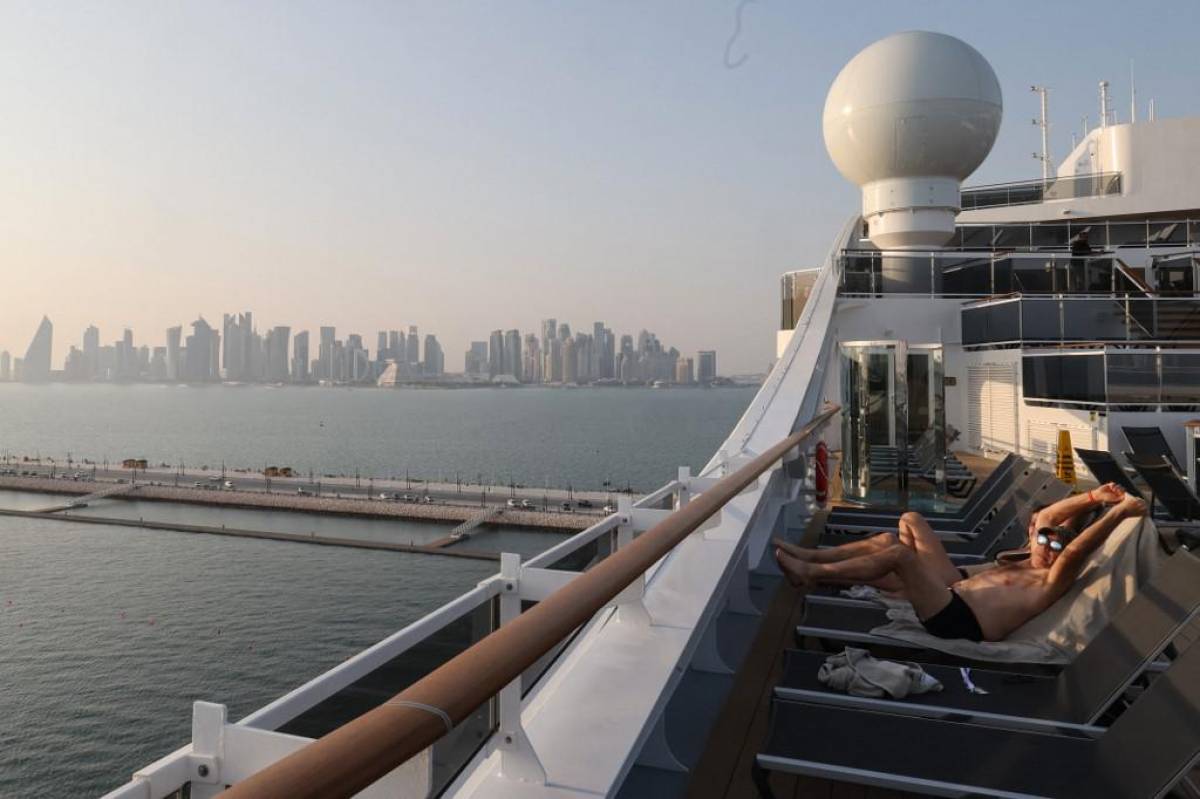 Llegó a Doha el primer crucero que servirá como hotel flotante para el Mundial y la ‘sorpresa’ que se llevaron los aficionados