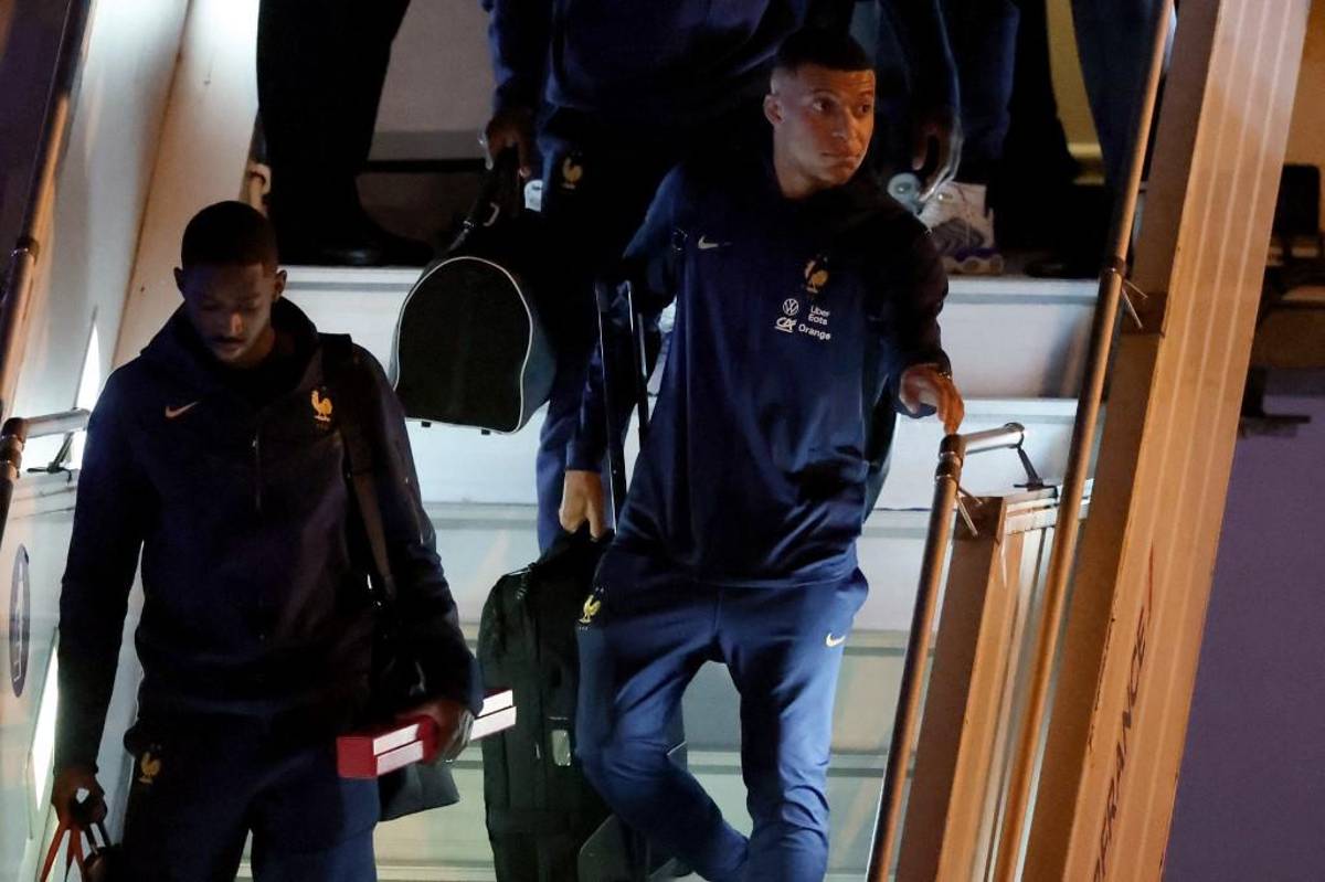 ¿Cómo los recibieron? Así regresó la selección de Francia a París después de perder la final del Mundial contra Argentina