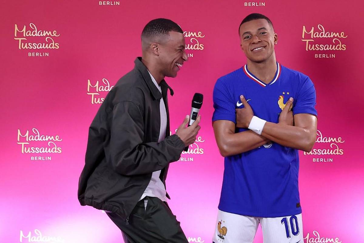 ¡No lo podía creer! La viral reacción de Mbappé tras ver su figura de cera en París: “Es más Kylian que yo”