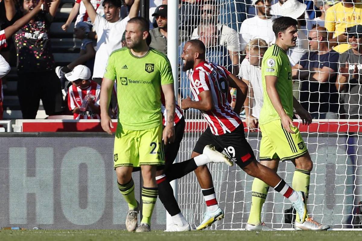 Terrible frustración: Así vivió Cristiano Ronaldo la goleada del Brentford al Manchester United; Bruno Fernandes quiso controlarlo