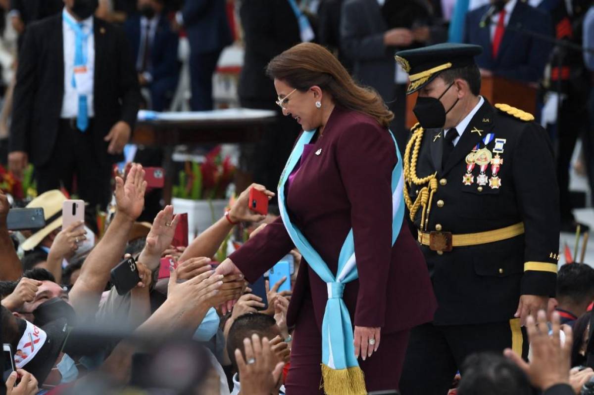 Va con todas sus fuerzas: las promesas de Xiomara Castro tras convertirse en la primera Presidenta de Honduras