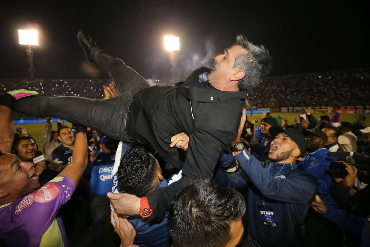 Como técnico del Motagua ha ganado cinco títulos de liga, uns supercopa; cinco subtítulos de liga y tres subcampeonatos de Liga Concacaf.
