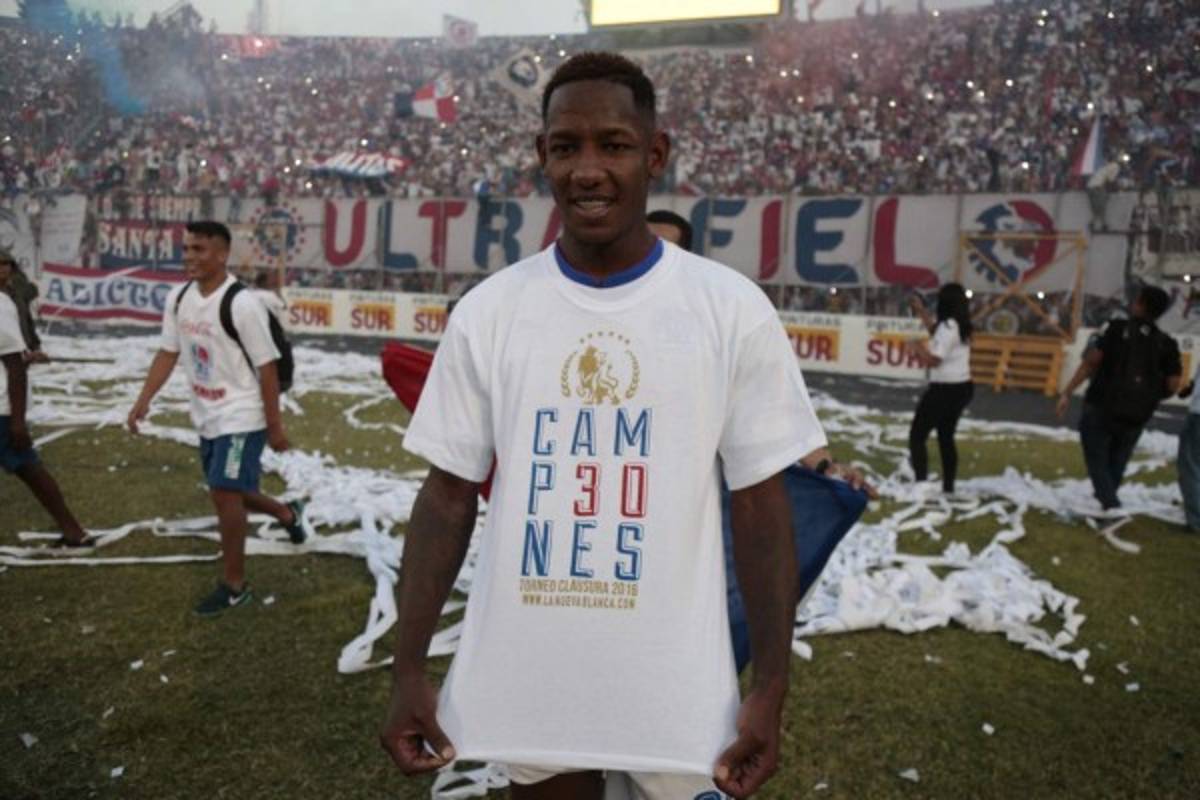 Las fotos más curiosas que se vieron en el estadio Nacional en la gran final