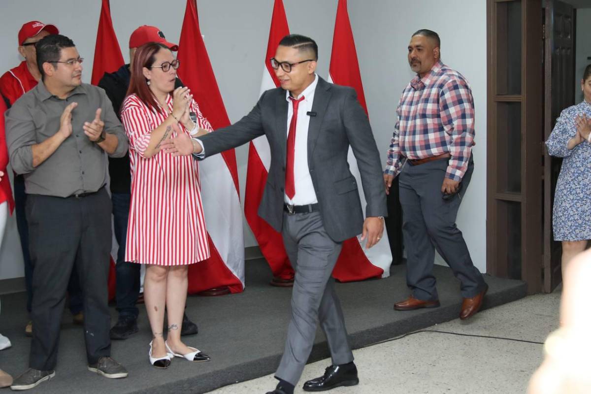 Así fue la presentación de la precandidatura a diputado de Emilio Izaguirre y sus primeras declaraciones