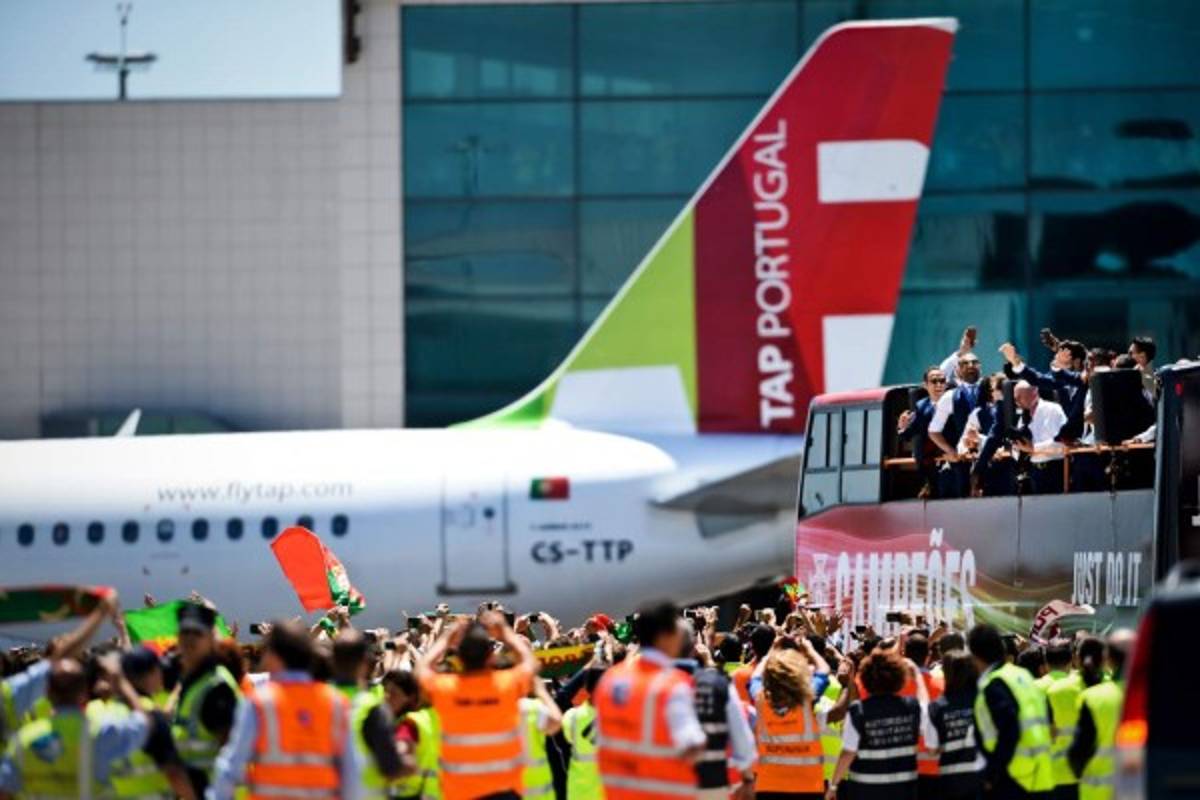Impresionante recibimiento a Portugal tras arribar a casa con la Eurocopa en mano