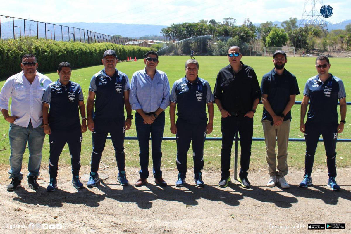 Visitas especiales: Plantilla de Motagua vive una inusual práctica con la presencia del Bolillo Gómez y la de sus máximos dirigentes