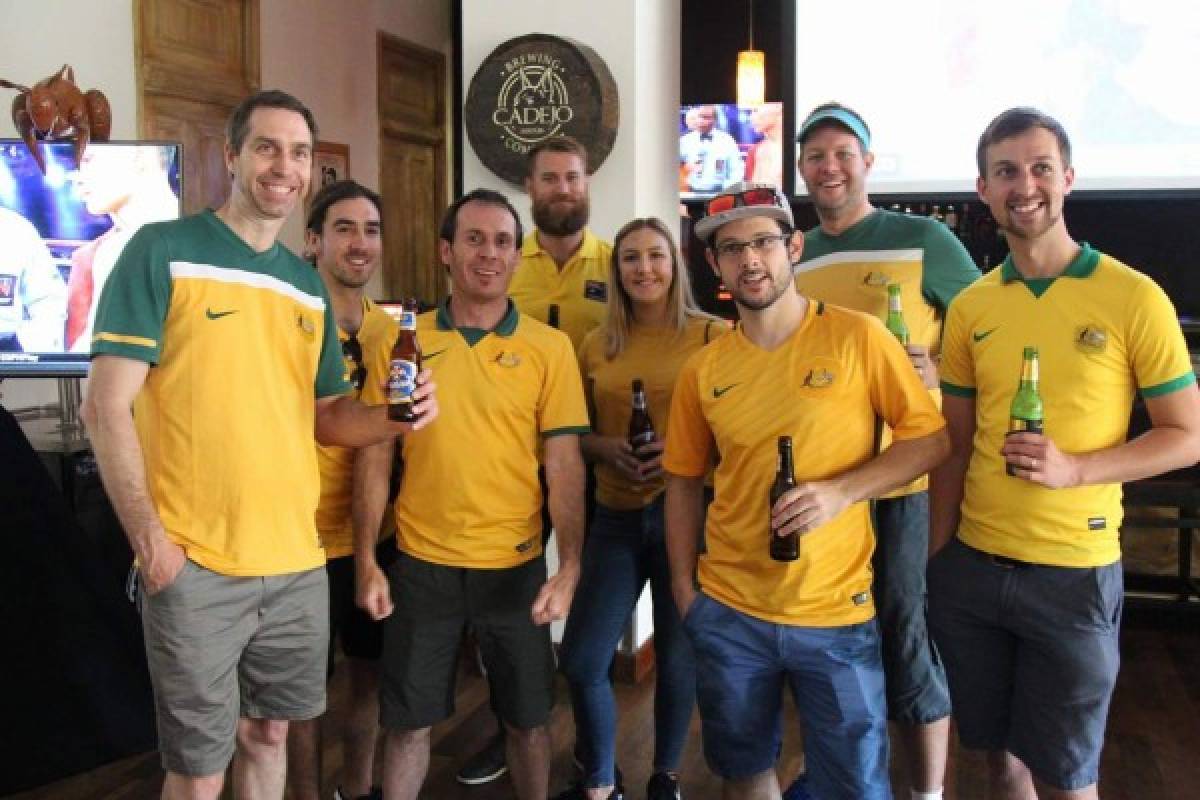 FOTOS: Con cerveza en mano y bailando punta, así la pasaron los australianos en Honduras
