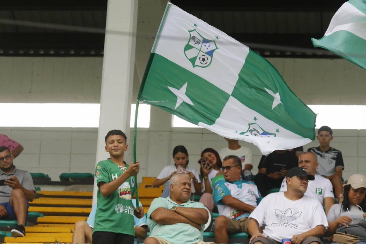 Las dos chicas que eclipsaron en el Excélsior y lo que ingresaron los árbitros al estadio sin ser vistos por la afición