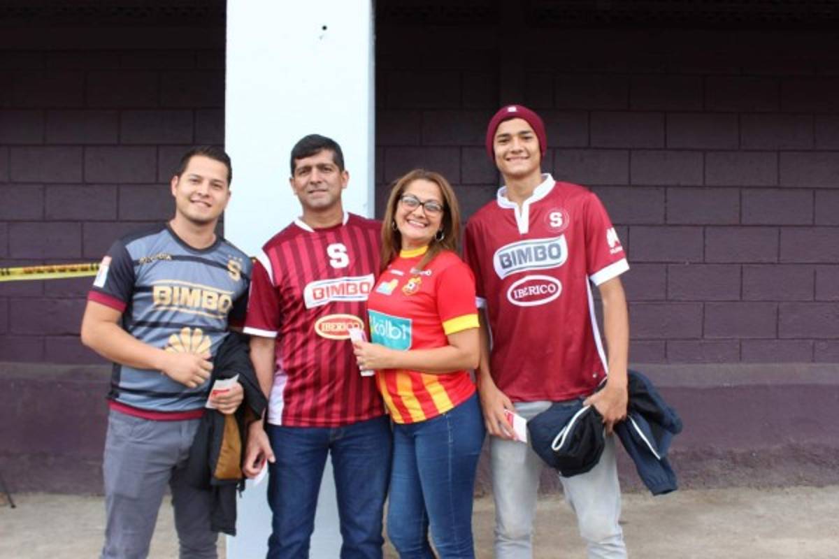 ¡Ambientazo! El estadio Ricardo Saprissa lució sus mejores galas para la final costarricense