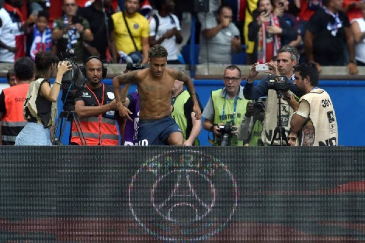 Neymar desata la locura en su presentación en el Parque de los Príncipes