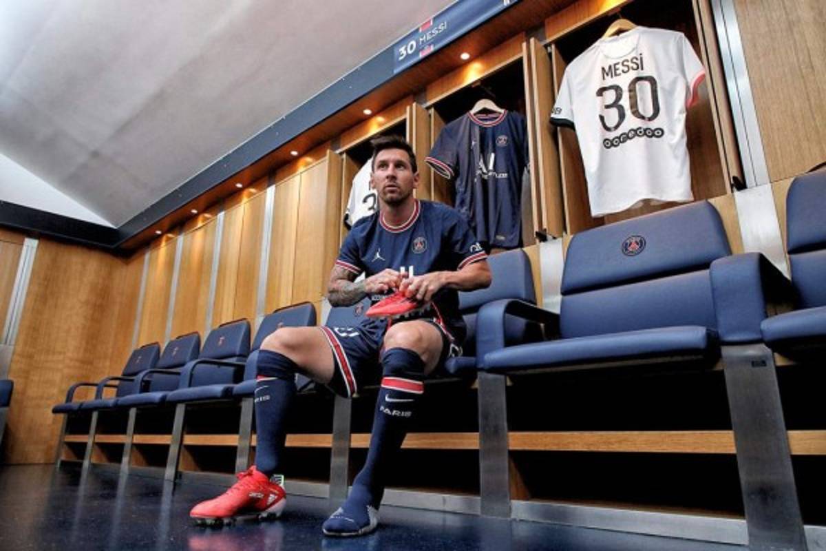 Así fue el primer día de Messi con el PSG: La firma del contrato y el crack que llegó a su hotel