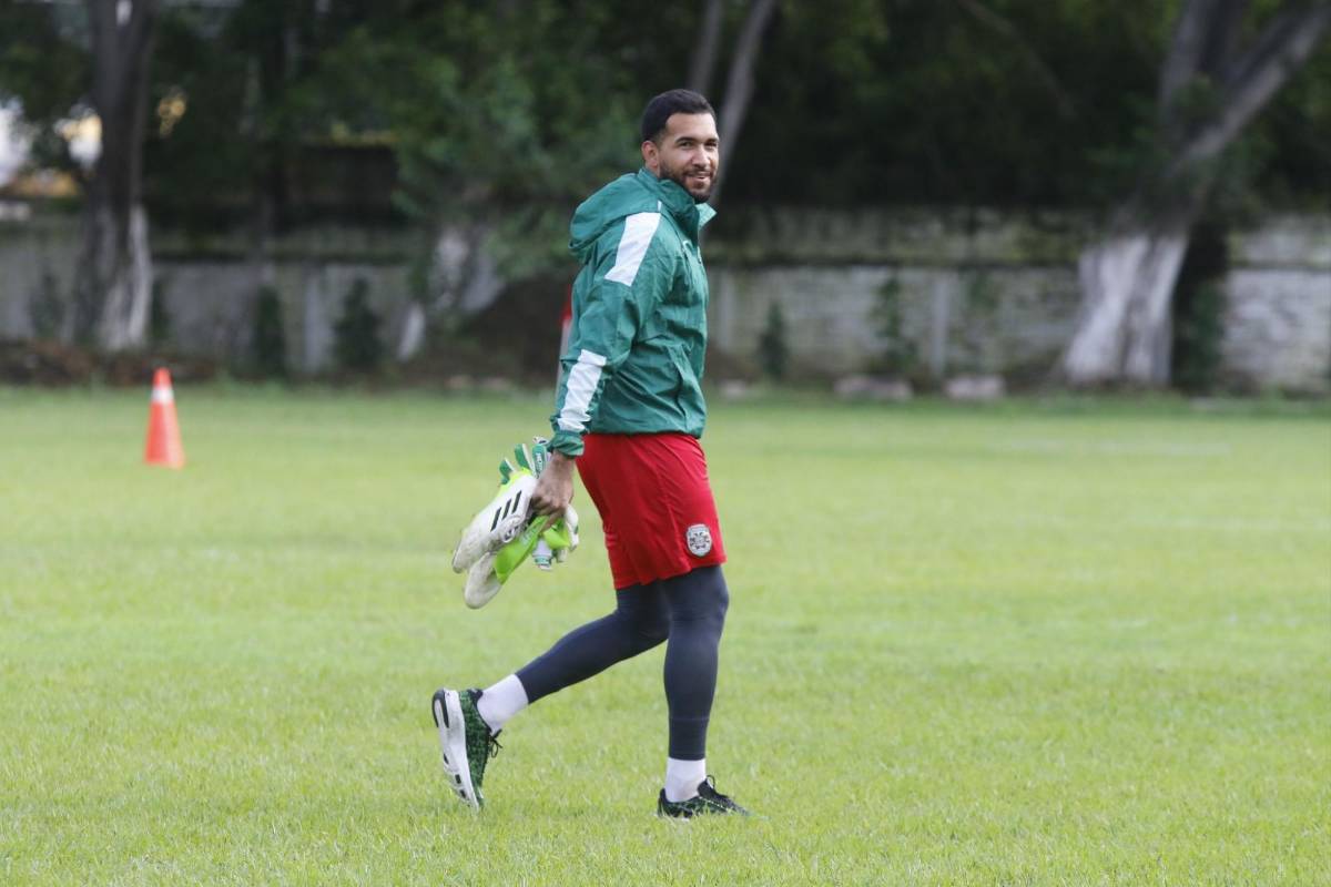 FOTOS: Captado el nuevo fichaje de Marathón, el futbolista que lo fueron a dejar con besos y las risas en el entrenamiento