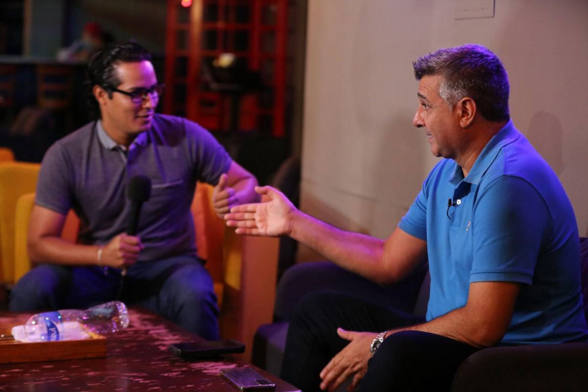 Diego Vázquez en entrevista con el periodista de DIEZ, Víctor Bustillo.