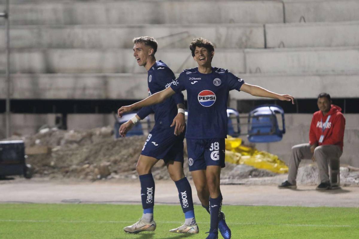 Triplete con dedicación especial, Diego Vázquez volvió a celebrar un gol de su hijo y debut del nuevo refuerzo de Motagua