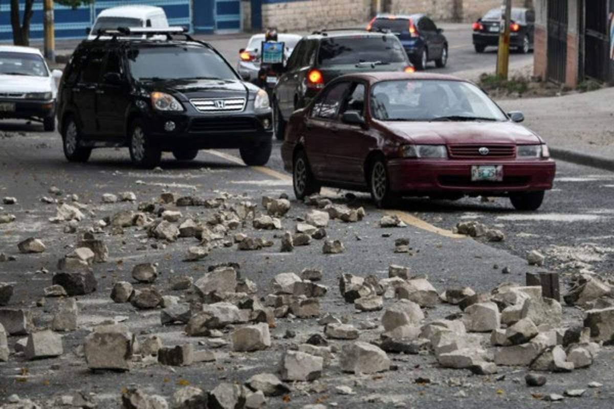 ¡Fuego y calles tomadas! Continúan las protestas en Tegucigalpa y otras ciudades del país
