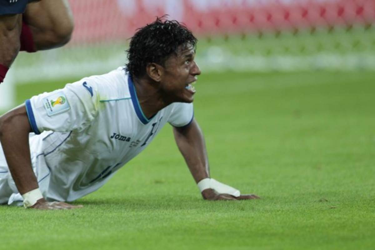 Carlo Costly habría rescindido contrato con el Aris Salónica