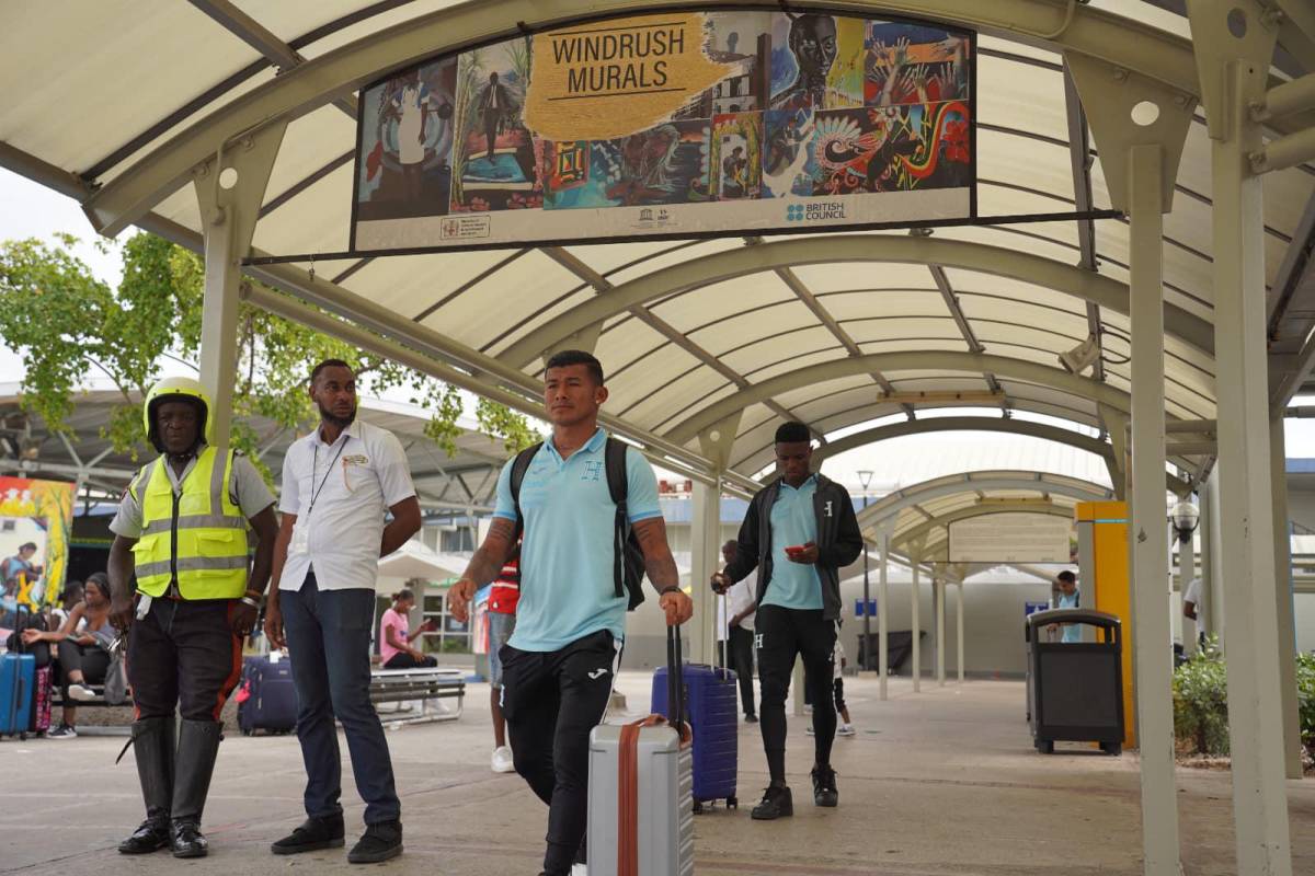 Jugadores de Honduras en su llegada a Jamaica. Foto: Fenafuth,