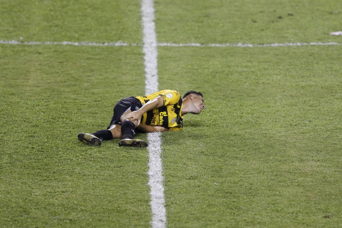 FOTOS: Dos exMotagua sorprenden, Real España sufre duro golpe, error infantil y el enojo que terminó en roja