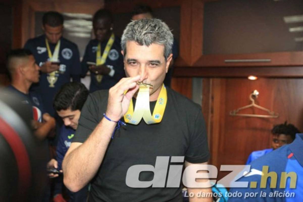 No se vio en TV: Locura en camerinos y el abrazo de Diego Vázquez con Henry Figueroa