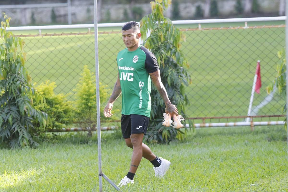 FOTOS: Captado el nuevo fichaje de Marathón, el futbolista que lo fueron a dejar con besos y las risas en el entrenamiento